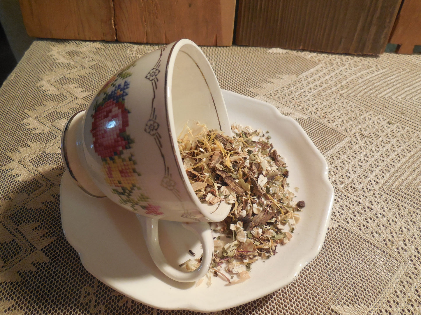 Menopause Women's Loose Herbal Tea, no caffeine, Black cohosh, hops, oats,