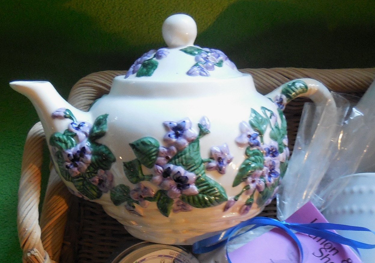Teapot Borage Patterned Tea Pot Gift Basket with Ceramic Mug, Ta and Shortbread mix, Backyard Patch Herbs